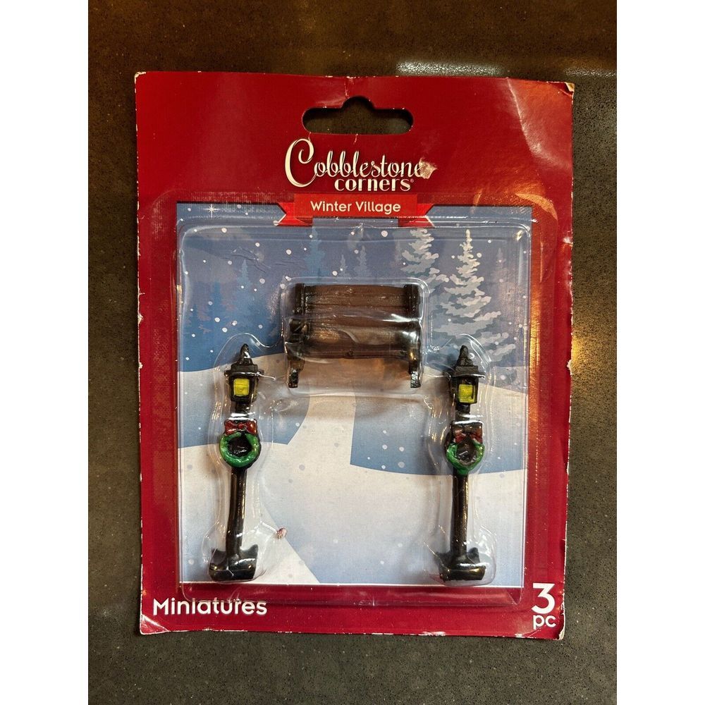 COBBLESTONE CORNERS ‎ Winter Village 3 Piece Set Bench & 2 Light Posts